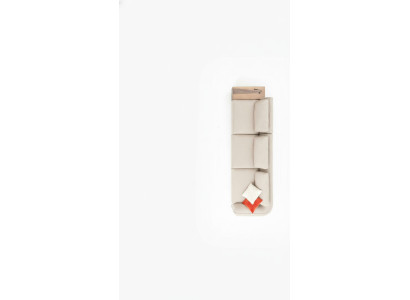 Cómodo sofá de 5 plazas en beige sencillo y diseño moderno.