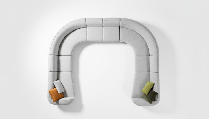 Sofá de esquina en forma de L, diseño de sofá acolchado de estilo textil gris para villas.