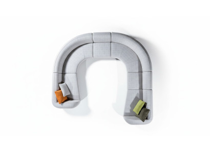 Gran conjunto de sala de estar de Sofá en forma de U de gran tamaño de color gris, lujoso y moderno.