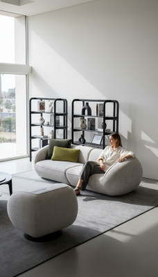 Sofá gris de tres plazas con sillón, conjunto de tapicería de diseño de lujo.