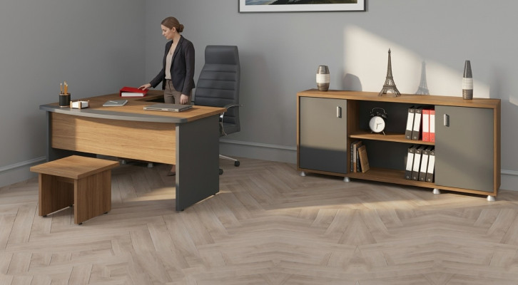 Juego de muebles de oficina de madera clásica con escritorio de esquina.