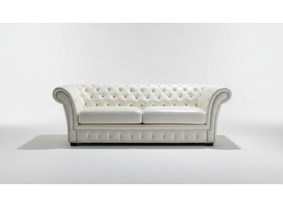 Sofá Chesterfield de lujo de tres plazas para salón en color blanco.