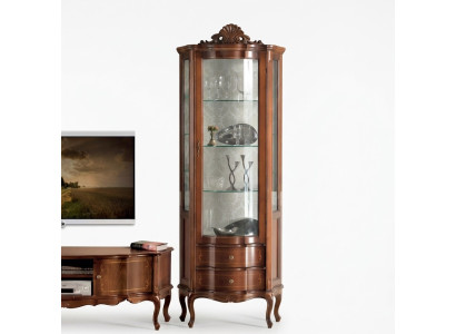 Lujosa vitrina de alta calidad de madera marrón. Muebles clásicos.