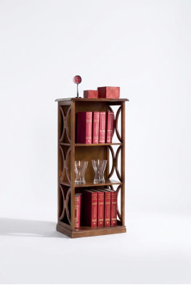 Clásica estantería marrón de libros de estilo elegante para muebles de salón.