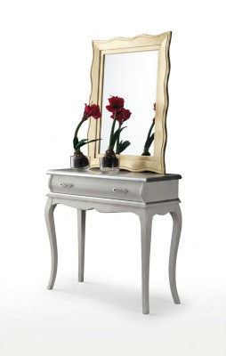 Mesa de consola de diseñador blanco. Mesa de madera clásica. Muebles de dormitorio.