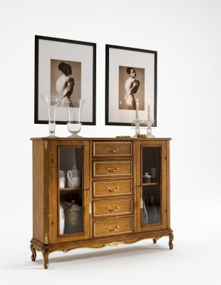 Vitrina de madera marrón exclusiva con cajones en estilo de muebles clásico.