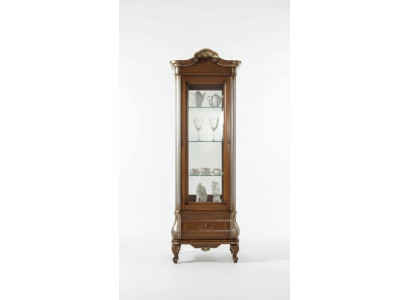 Vitrina de alta calidad de madera marrón de lujo. Armario de muebles clásicos.