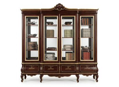 Clásica estantería marrón de libros con cajones, puertas de cristal, muebles de madera maciza.