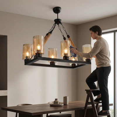 Lámpara de araña de vidrio negro con candelabro de techo.