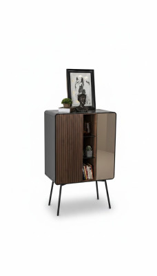 Mueble aparador retro y armario de bar para la sala de estar en madera color marrón.