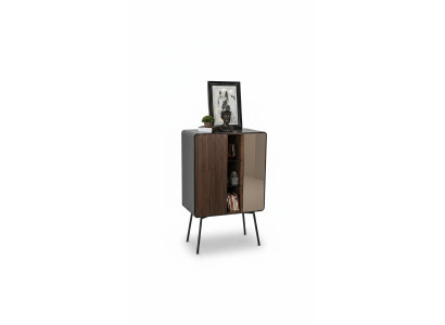 Mueble aparador retro y armario de bar para la sala de estar en madera color marrón.