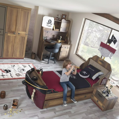 Cama funcional pirata para niños en marrón de madera, juego de cama con mesita de noche.