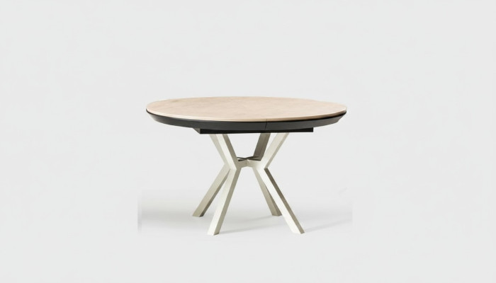 Mesa de comedor moderna extensible redonda de madera beige.