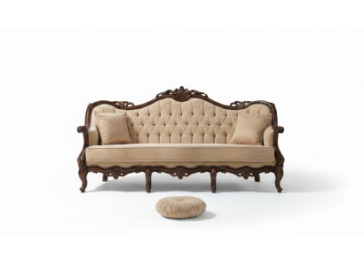 Sofá de tres plazas tapizado en tela beige Chesterfield de 235 cm.