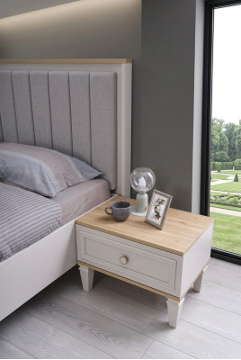 Grupo de mesitas de noche de madera gris para el dormitorio.