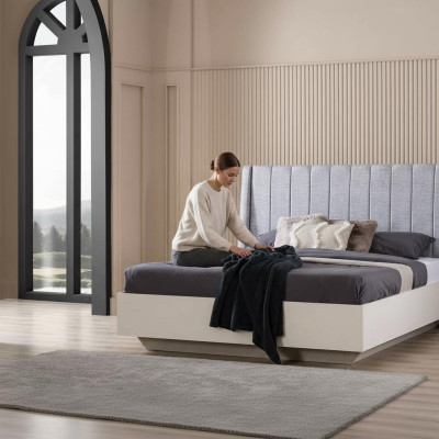 Conjunto de dormitorio de cama doble de madera de 3 piezas en blanco con mesitas de noche.