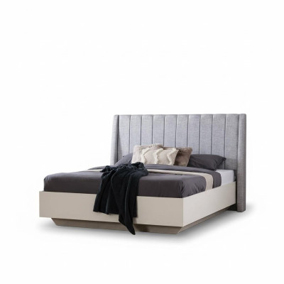 Conjunto de dormitorio de cama doble de madera de 3 piezas en blanco con mesitas de noche.