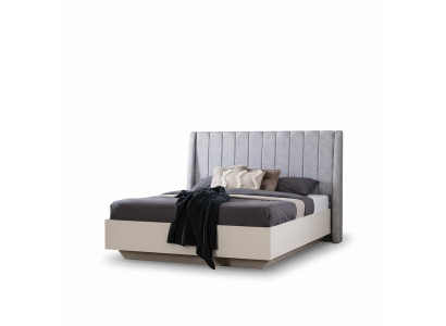 Conjunto de dormitorio de cama doble de madera de 3 piezas en blanco con mesitas de noche.