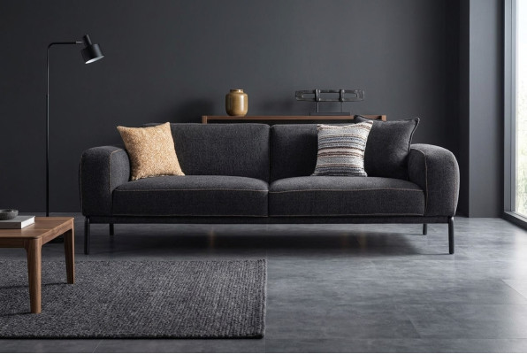 Elegante sofá tapizado de 3 plazas en gris, moderno, de tela.
