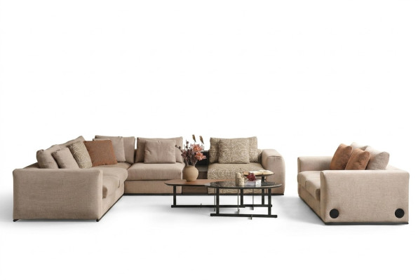 Sofá de esquina en forma de L, gran salón, sofá beige moderno.