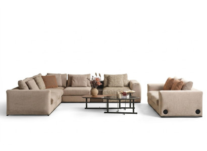 Sofá de esquina en forma de L, gran salón, sofá beige moderno.