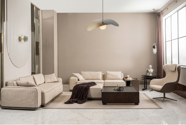 Conjunto de sofás de lujo de tres plazas en tela beige, sofá tapizado y sillón.