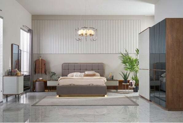 Juego de dormitorio con cama de 5 piezas, cama doble de madera en color marrón.