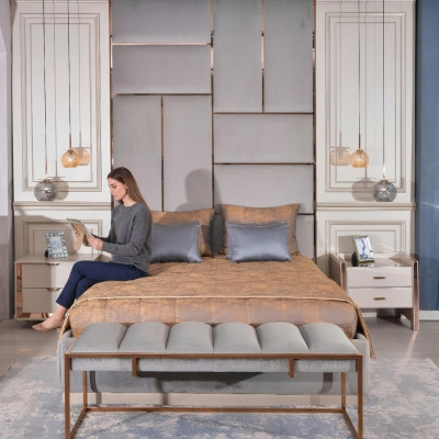 Conjunto de dormitorio de lujo con cama doble, cama y mesitas de noche en beige, juego de 5 piezas.