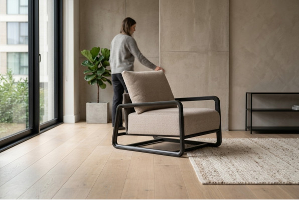 Sillón de televisión individual asiento beige de madera diseño de sala de estar