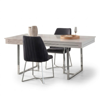 Mesa de comedor moderna extensible de madera blanca para el comedor.