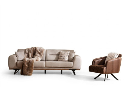 Conjunto de sofá clásico, sofá de tela de tres plazas en beige y sillón tapizado.