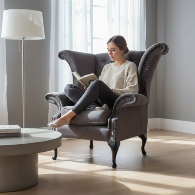Silla orejera modelo Chesterfield de tela de poliéster gris para sala de estar.