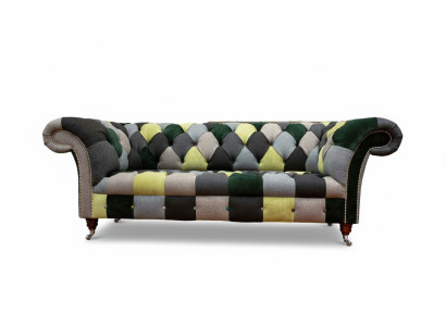 Hermoso y elegante sofá Chesterfield de 3 plazas para la sala de estar.