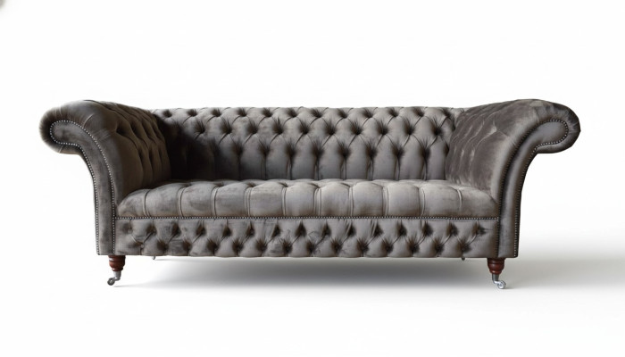 Sofá Chesterfield inglés de tres plazas de terciopelo de 230 cm en color topo.