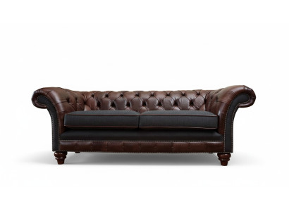 Sofá Chesterfield marrón estilo clásico inglés 3 plazas, almohadones de 230 cm.