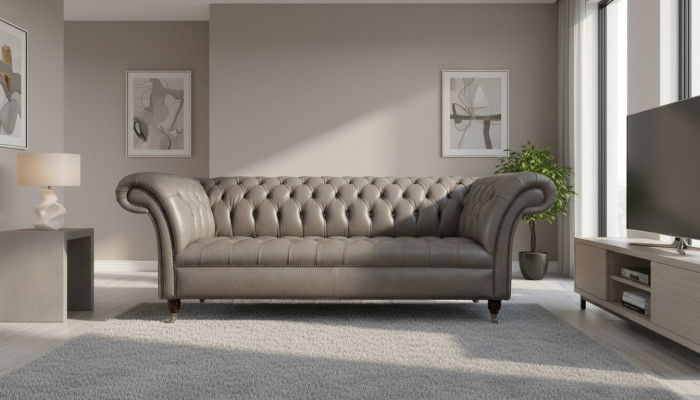 Sofá Chesterfield gris de estilo clásico inglés con 3 asientos y tapizado de 230 cm.