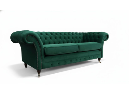 Sofá Chesterfield de tres plazas tapizado en verde, nuevo.
