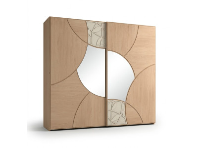 Armario con puertas correderas para dormitorio de madera color marrón con espejo.