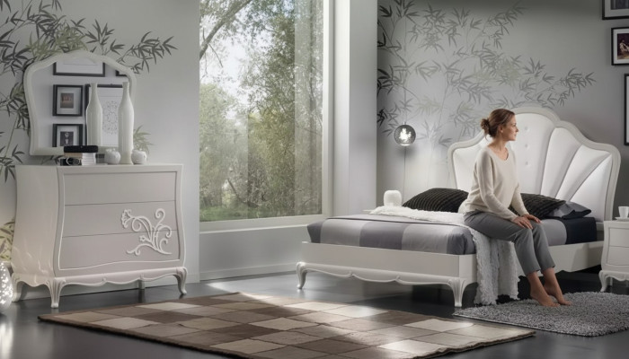 Juego de dormitorio de lujo de 5 piezas. Cama, 2 mesitas de noche, cómoda. Muebles de diseñador.