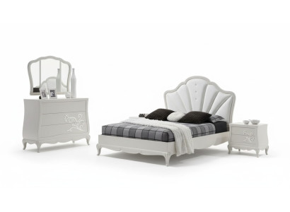 Juego de dormitorio de lujo de 5 piezas. Cama, 2 mesitas de noche, cómoda. Muebles de diseñador.