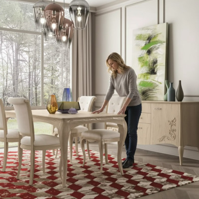 Juego de comedor de 6 piezas. Mesa de comedor, 4 sillas, aparador. Grupo beige.