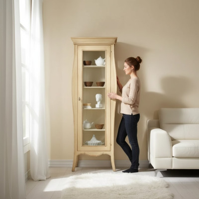 Vitrina de lujo de vidrio en estilo clásico italiano.