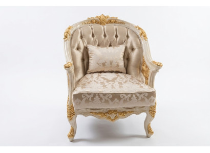 Silla de salón noble, cómoda y moderna, asiento de un moderno conjunto nuevo.