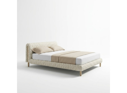 Moderna cama blanca de dormitorio, camas dobles de diseño, estructura de madera.
