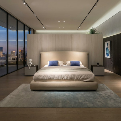 Cama doble moderna beige, cama de diseñador, muebles de dormitorio, estructura de madera.