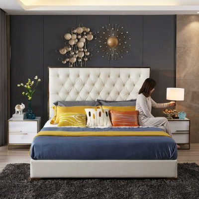 Cama grande Chesterfield blanca, muebles de dormitorio, camas de diseñador nuevos.