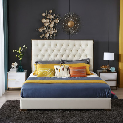 Cama grande Chesterfield blanca, muebles de dormitorio, camas de diseñador nuevos.
