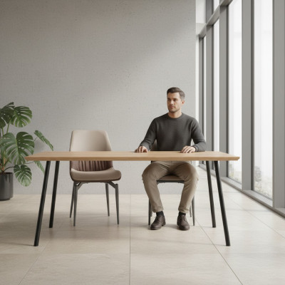 Sillas de comedor sin brazos de una plaza de color beige. Muebles de cocina.