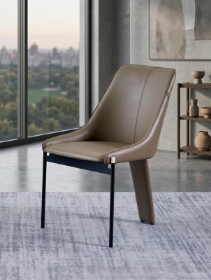 Silla de cuero sintético marrón, moderno, de una plaza, silla acolchada con estructura de madera.