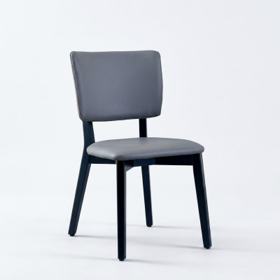 Silla de comedor gris de diseñador de una plaza tapizada de cuero.